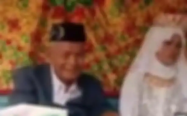 Pasangan menikah beda usia di Wajo, Sulawesi Selatan