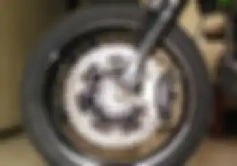 Enggak Pakai Ribet, Begini Cara Mudah Pasang Ban Tubeless di Pelek Jari-jari