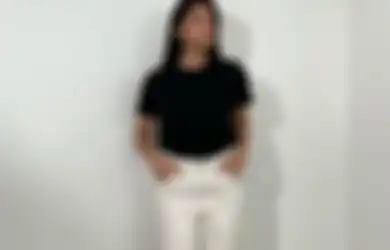 5 Ide OOTD Monokrom ala Seleb TikTok Dinda Yasmin. Simpel Tapi Kece!
