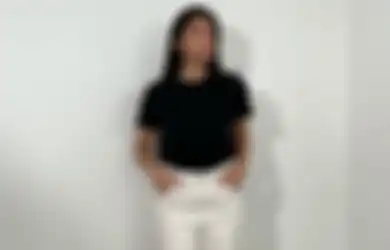 5 Ide OOTD Monokrom ala Seleb TikTok Dinda Yasmin. Simpel Tapi Kece!