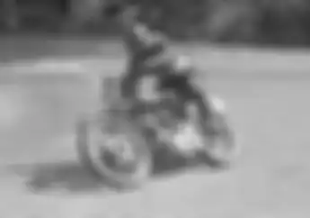 Ini Sosok Pembalap Pertama yang Tewas di Balapan MotoGP Jalan Raya