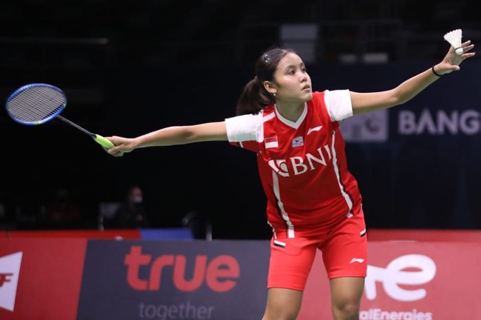 Tunggal putri Indonesia, Bilqis Prasista, saat menghadapi Akane Yamaguchi (Jepang) pada partai pertama babak penyisihan Grup A Uber Cup 2022 di Impact Arena, Bangkok, Thailand, Rabu (11/5/2022).