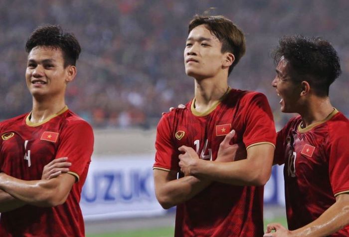 Para pemain timnas U-23 Vietnam merayakan gol ke gawang Thailand dalam partai kualifikasi Piala Asia U-23 2020.