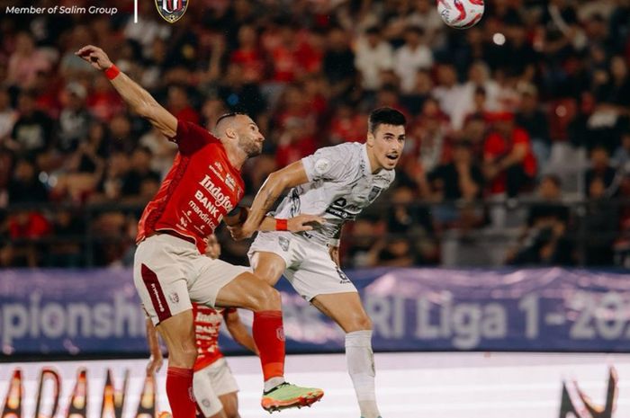 Suasana laga antara Bali United vs Borneo FC pada laga leg pertama perebutan peringkat ketiga terbaik Championship Series Liga 1 2023-2024.