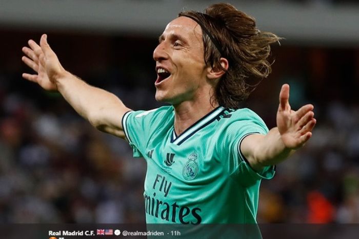 Gelandang Real Madrid, Luka Modric, melakukan selebrasi setelah menjebol gawang Valencia pada semifinal Piala Super Spanyol, Rabu (8/1/2020).