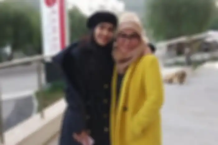 Ayu Ting Ting dan Umi Kalsum.
