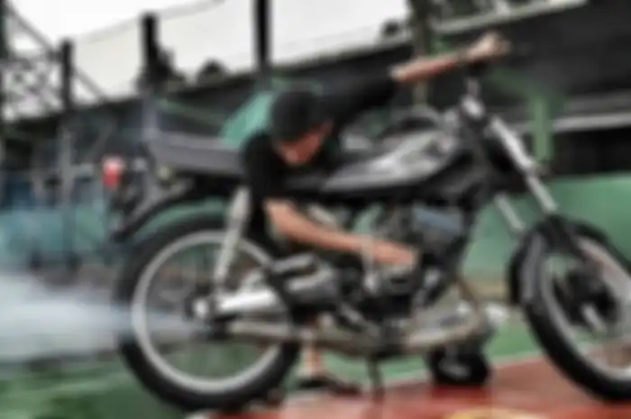 Ilustrasi motor bermesin 2 tak