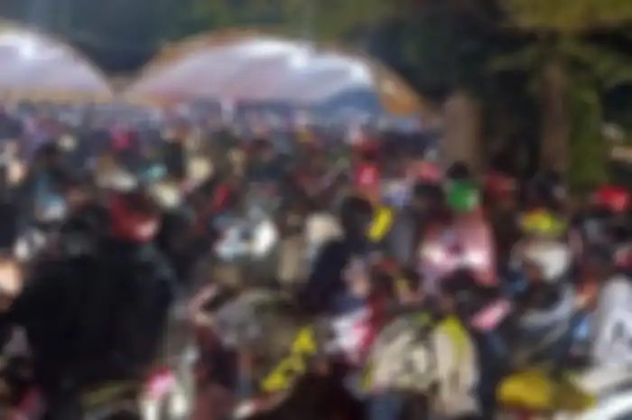 Ribuan pemudik motor mengantre di Pelabuhan Ciwandan.
