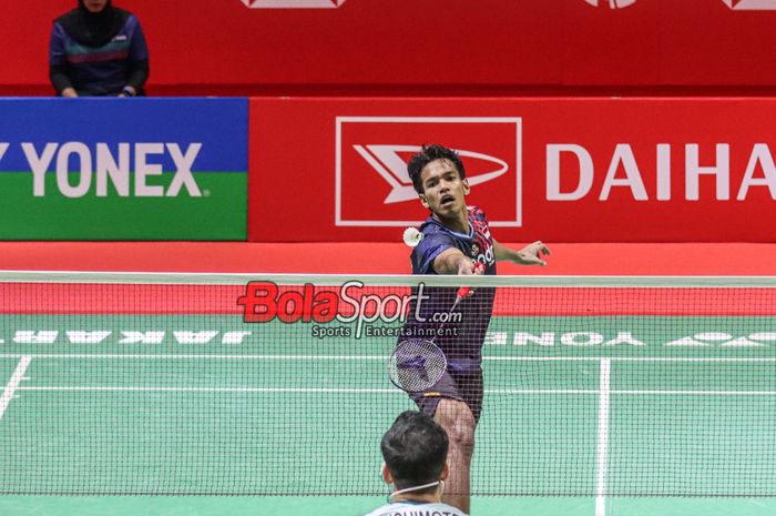 Atlet bulu tangkis tunggal putra Indonesia, Chico Aura Dwi Wardoyo menangi laga debutnya di jalur profesional pada babak 32 besar Malaysia Masters 2025.