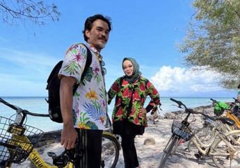 Tak Bisa Temani Rina Gunawan yang Berada di Ruang ICU, Teddy Syah Ceritakan Momen Bersama Kedua anaknya Menyaksikan Detik-detik Kepergian sang Istri Melalui Video Call