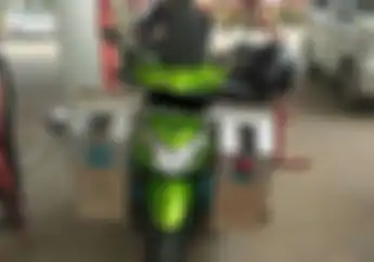 Ngilu.. Enggak Ada yang Nyangka, Boks Tambahan di Motor Ini Buat Angkut Bayi