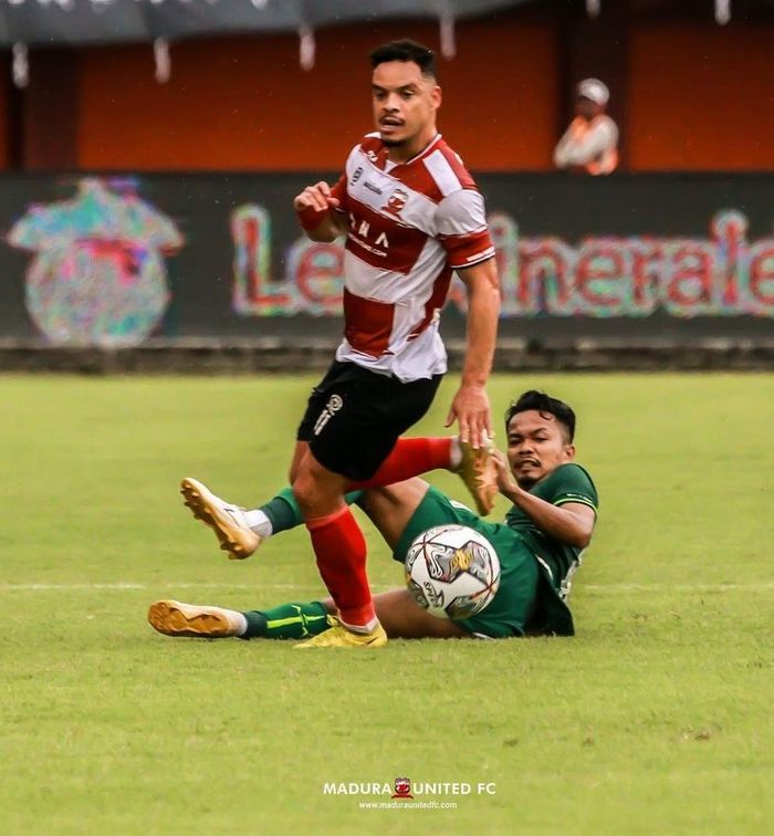 Suasana pertandingan laga pekan ke-21 Liga 1 2022/2023, antara Madura United melawan Persebaya Surabaya, Minggu (29/1/2023).