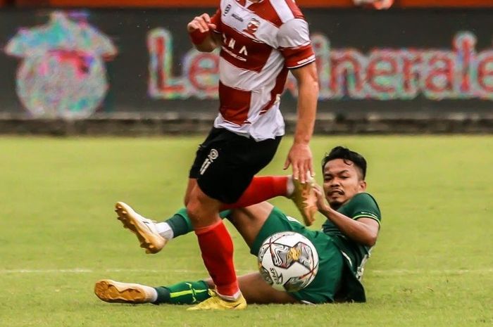 Suasana pertandingan laga pekan ke-21 Liga 1 2022/2023, antara Madura United melawan Persebaya Surabaya, Minggu (29/1/2023).