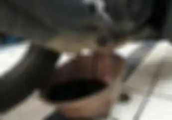 Akhirnya Terbongkar, Kenapa Oli Mesin Motor Tetap Bisa Kotor Padahal Disaring Filter Oli