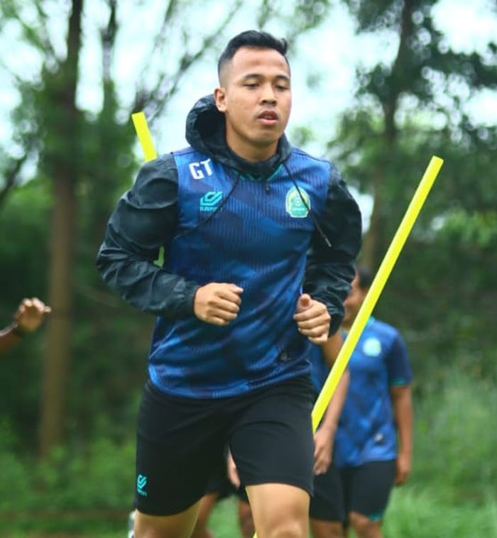 Pemain Tira Persikabo, Guntur Triaji saat sedang latihan bersama tim.