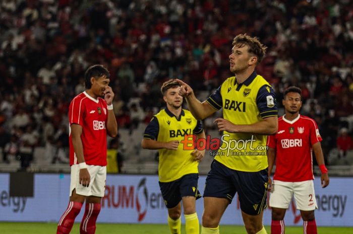 Suasana laga babak penyisihan Grup A Piala Presiden 2025 antara Indonesia All Star versus Oxford United di Stadion Utama Gelora Bung Karno, Senayan, Jakarta, Minggu (6/7/2025).