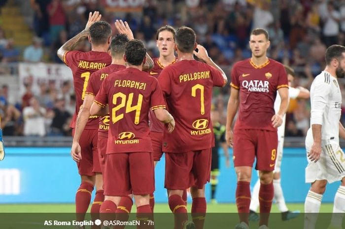 Selebrasi pemain AS Roma setelah mencetak gol ke gawang Real Madrid pada pertandingan persahabatan di Stadion Olimpico, 11 Agustus 2019.