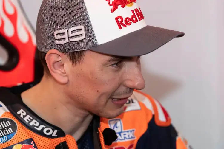 Panas, Bos Repsol Honda Sebut Jorge Lorenzo Penakut dan Cengeng, Ini Jawaban Menohoknya