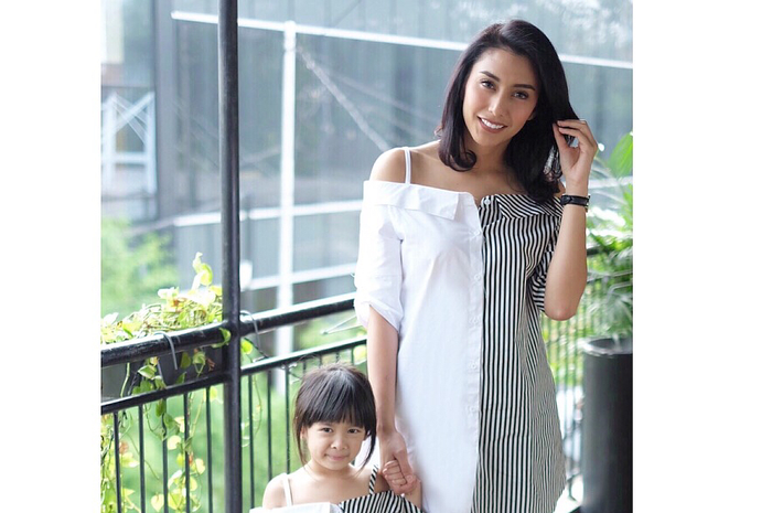 Tyas Mirasih dan Amandine Cattleya