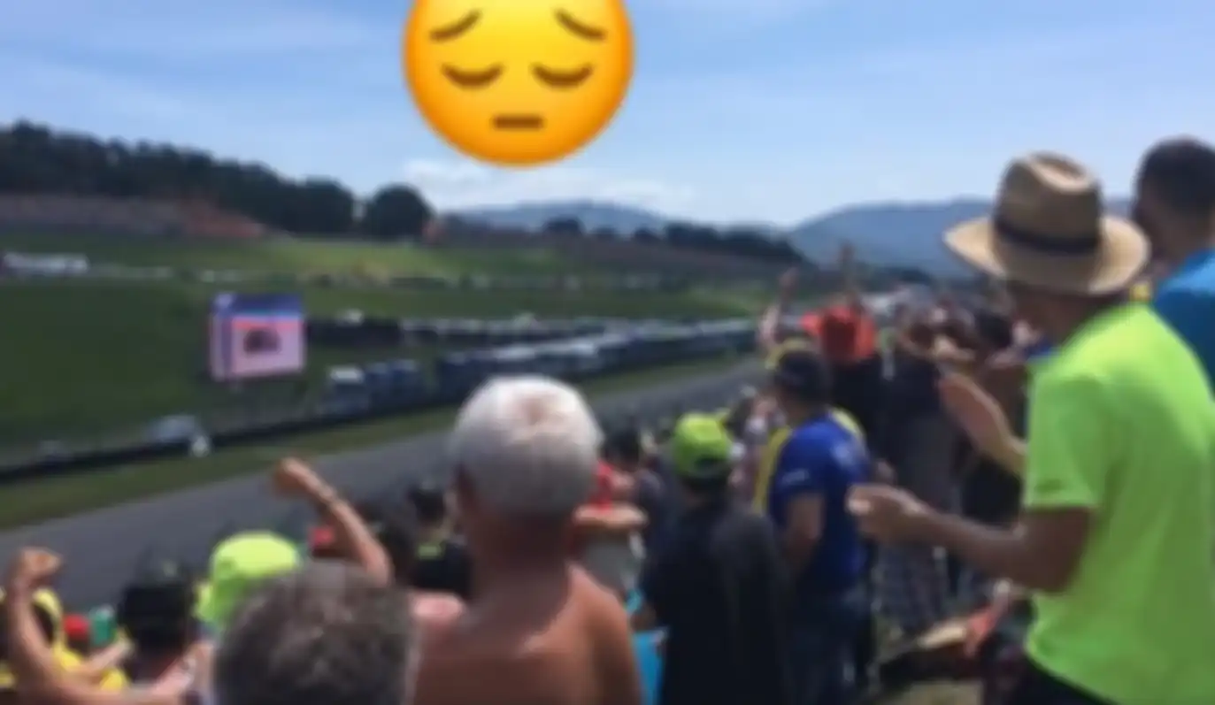 Reaksi penonton di Mugello saat menyaksikan Marc Marquez crash