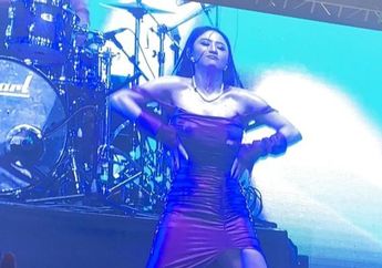Hot! Goyangan Dewi Perssik di Atas Panggung Synchronize Fest 2024, Mantan Istri Aldi Taher: Boleh Ya Agak Hard?