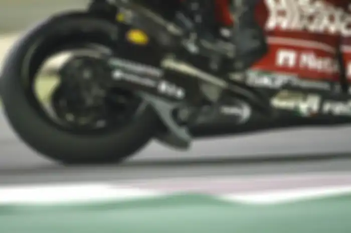 Airscoop di swing arm Petruci, terpasang juga di motor Dovizioso