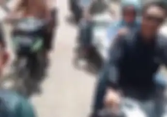 Video Aksi Herman Seventeen Ngevlog di Atas Motor Bersama Menpora