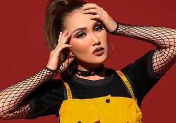 Ayu Ting Ting Heboh Karaoke Lagu Judika 'Jikalau Kau Cinta' dengan penuh Penghayatan di Malam Minggu Bersama Keluarga, Galau?