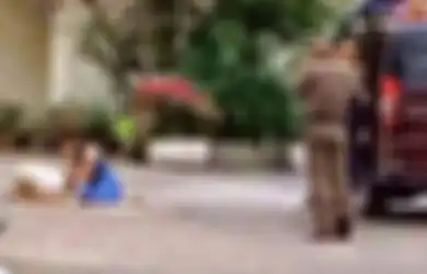 Rela Duduk Bersimpuh di Tanah, Inilah Momen Anak Raja Terkaya di Bumi Lepaskan Kepergian Tak Hormat Sang Ibu, Terkuak Sifat Sang Pangeran Kontras dengan Sang Ayah