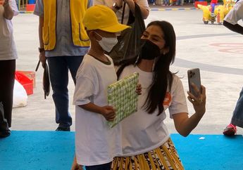 Beri Semangat untuk Anak Penderita Kanker, Maudy Koesnaedi Ingatkan Pentingnya Peran Orangtua