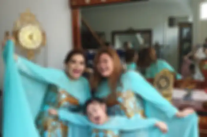 Putri Nia Daniaty geram foto anak kesayangannya muncul, dia mengancam balik mantan guru SMA nya dalam kasus penipuan CPNS itu. 