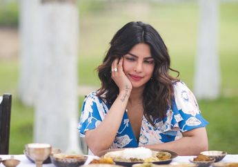 Hugh Jackman Tertangkap Kamera sedang Pandangi Priyanka Chopra Saat Tak Bersama Nick Jonas