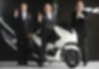 Lebih Mahal Rp 1 Juta, Apa Keunggulan All New Honda PCX 150 Dibanding Yamaha NMAX 2018?