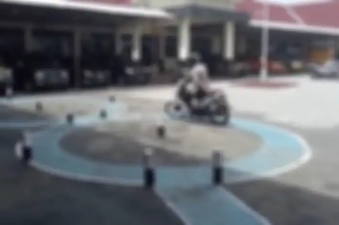 Video tes pembuatan SIM C di Indonesia lebih sulit dibandingkan di luar negeri, cek faktanya.