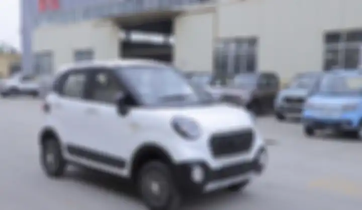 Mobil listrik mini ini bernama EBU SM-1 garapan salah satu pabrikan asal China.