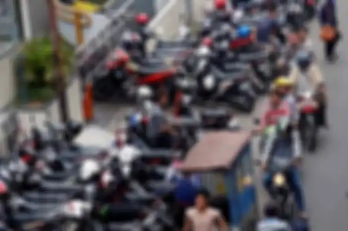 Ilustrasi ETLE mobile mengincar kendaraan parkir pinggir jalan