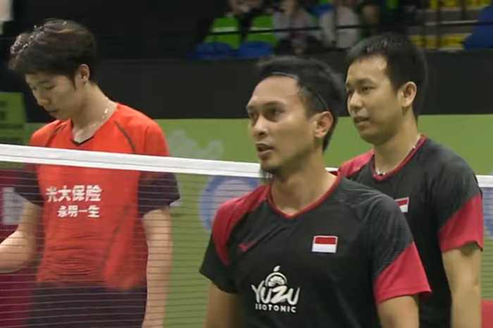 Mohammad Ahsan/Hendra Setiawan seusai memenangi laga atas Li Jun Hui/Liu Yu Chen (China) pada babak semifinal Hong Kong Open 2019 yang dihelat di Hong Kong Coliseum, Hong Kong, Sabtu (16/11/2019).