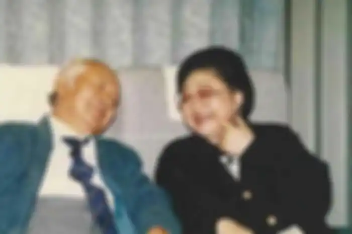 Misteri Kematian Ibu Tien Soeharto Akhirnya Dibongkar Ajudan Soeharto, Ternyata Bukan Karena Peluru Nyasar.