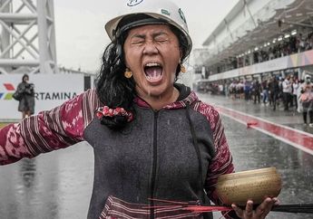 Aksi Pawang Hujan Perempuan Ini Bikin Geger Balapan MotoGP, Bayarannya Dihitung Perhari Gaes