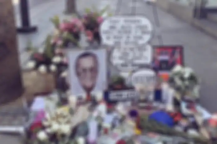 Para Penggemar Berikan Penghormatan di Bintang Walk of Fame Stan Lee