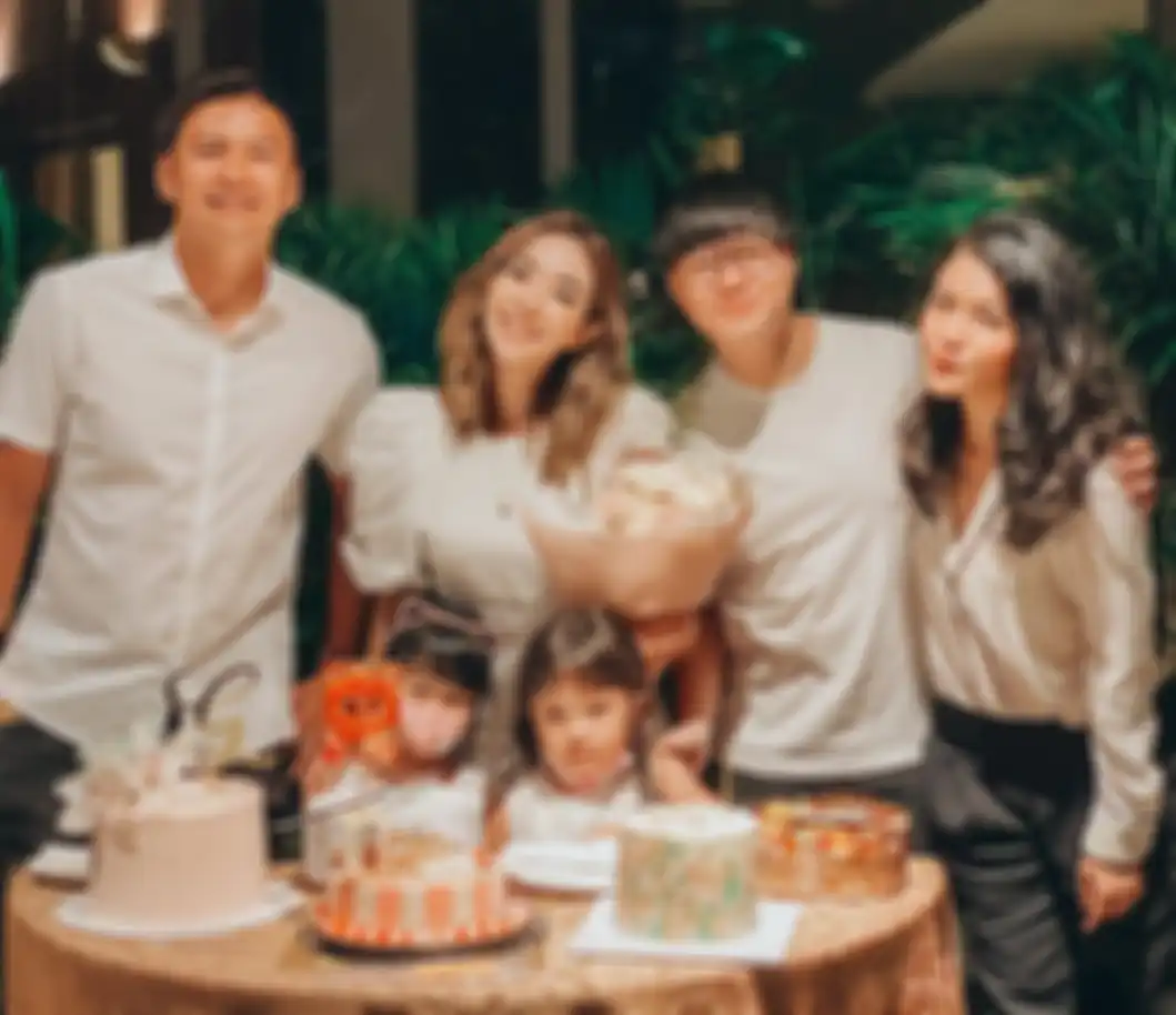 Gisella Anastasia tampil dengan gaya rambut wavy di ulang tahunnya