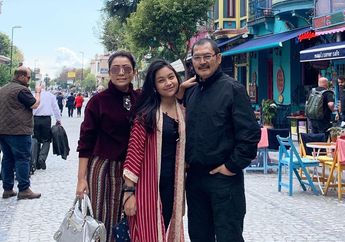 Hidup Bak Putri Negeri Dongeng karena Jadi Cucu Keluarga Cendana, Khirani Trihatmodjo Justru Pilih Rayakan Ulang Tahunnya ke-14 Secara Sederhana dan Hanya Dihadiri 3 Orang, Mayangsari: Doa dari Papa Mama Buatmu, Cantik...