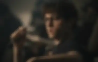 Lepas Dari Bayangan MCU, Intip Trailer Film Baru Tom Holland yang Disutradarai The Russo Brothers!