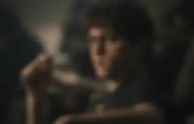 Lepas Dari Bayangan MCU, Intip Trailer Film Baru Tom Holland yang Disutradarai The Russo Brothers!