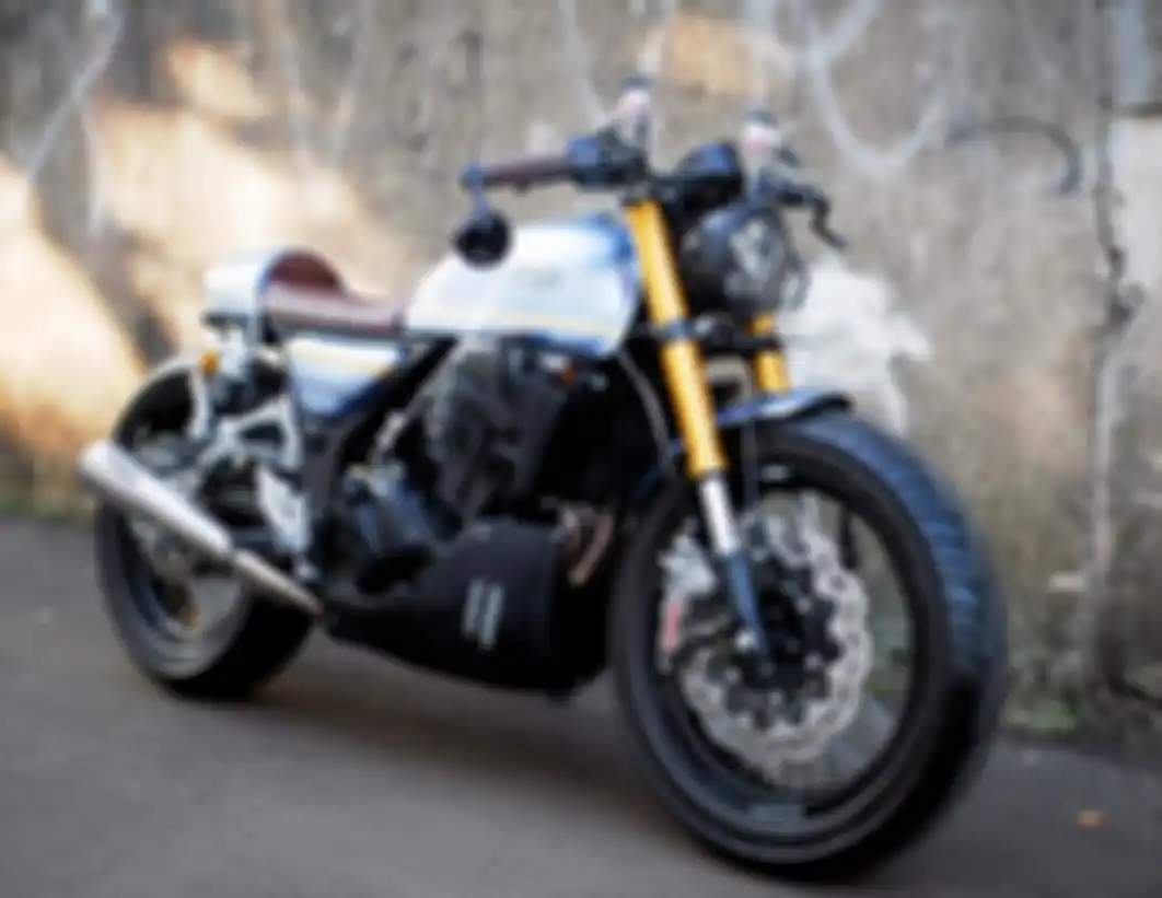 Kawasaki Ninja 250R beraliran cafe racer