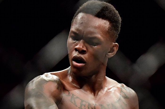 Israel Adesanya akan bertarung melawan Anderson Silva di UFC 234.