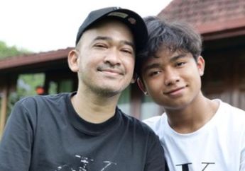 'Kata Ayah Jangan', Masih dalam Kondisi Sakit, Ruben Onsu Tampak Asyik Bantu Sarwendah Mengiris Cabai untuk Jualan dan Larang Betrand untuk Lakukan Hal Ini