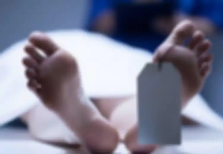 Diduga Meninggal 5 Bulan Lalu, Mayat Seorang Wanita Ditemukan Tinggal Kerangka dengan Posisi Duduk dan Sudah Tertutup Debu