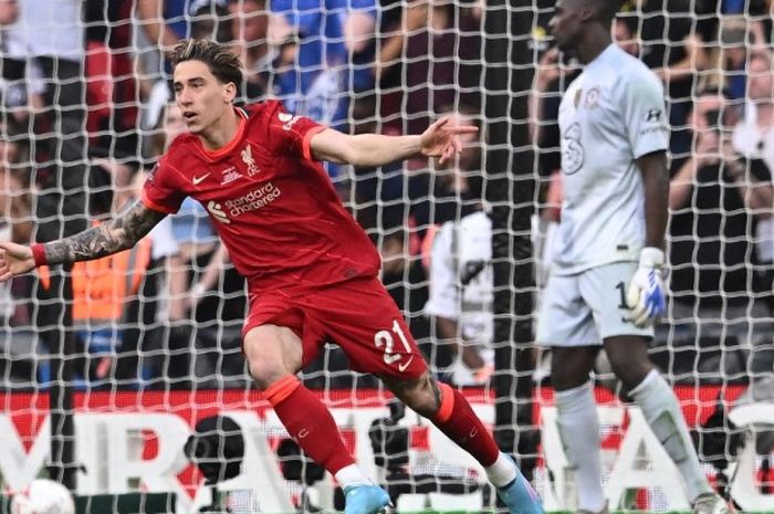 Eksrepsi Kostas Tsimikas usai menjadi penentu kemenangan Liverpool dalam laga final Piala FA melawan Chelsea, Sabtu (14/5/2022).