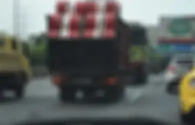 Cara Aman Berkendara Dibelakang Kendaraan Besar, Jarak Jarak Tak Cukup
